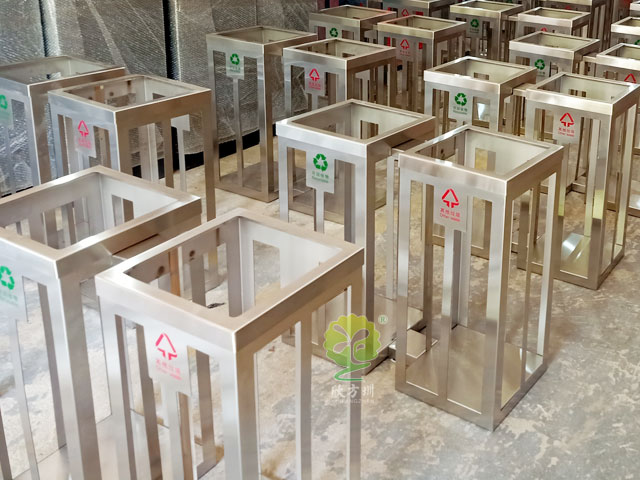 地鐵站方形可視分類垃圾箱