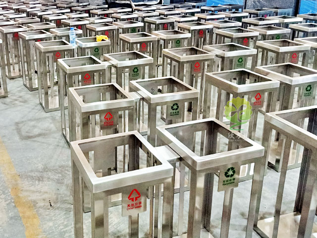 地鐵站方形可視分類垃圾箱